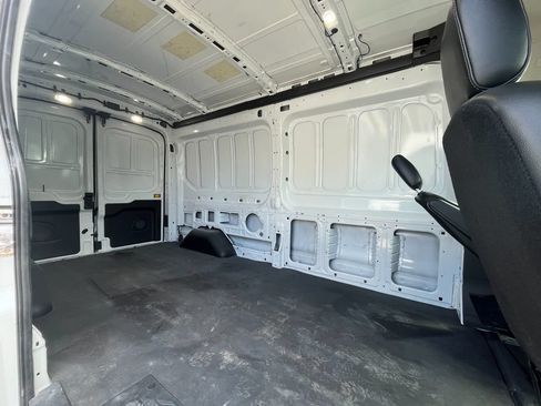 Used 2025 Ford Transit 250 148 Medium Roof RWD image 5