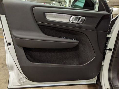 New 2026 Volvo XC40 B5 Plus w/ Protection Package Premier image 9