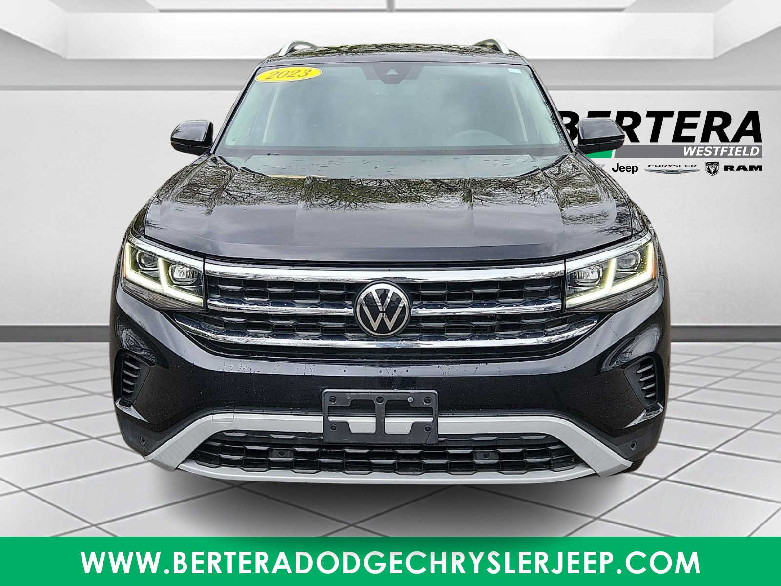 Used 2023 Volkswagen Atlas SEL AWD/4WD image 2