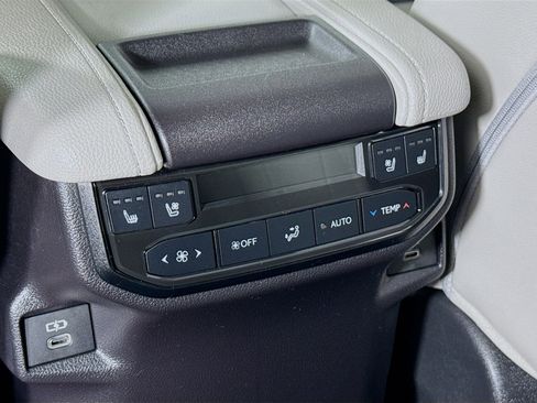 Certified 2025 Toyota Grand Highlander Platinum image 21