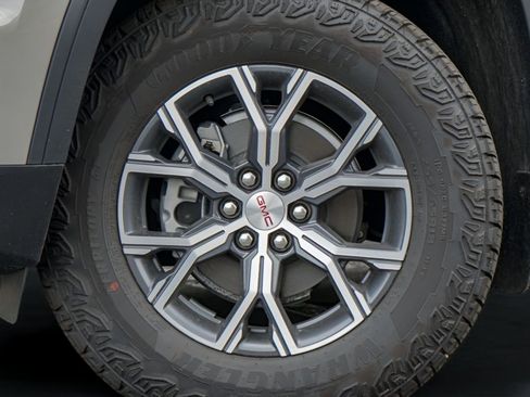 New 2026 GMC Acadia AT4 w/ Luxury Package AWD/4WD image 2