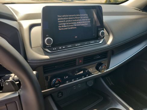 Used 2026 Nissan Rogue SV FWD image 23