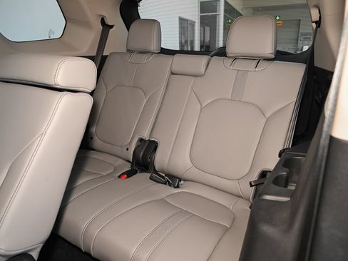 Used 2025 Honda Pilot EX-L image 40