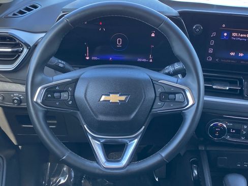 Used 2024 Chevrolet TrailBlazer LT w/ Convenience Package FWD image 16