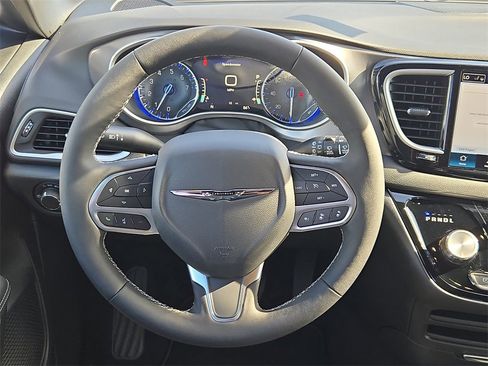 New 2025 Chrysler Voyager LX image 13