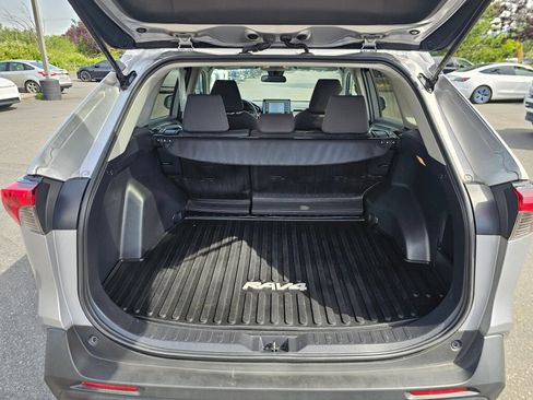 Used 2021 Toyota RAV4 XLE AWD/4WD image 19
