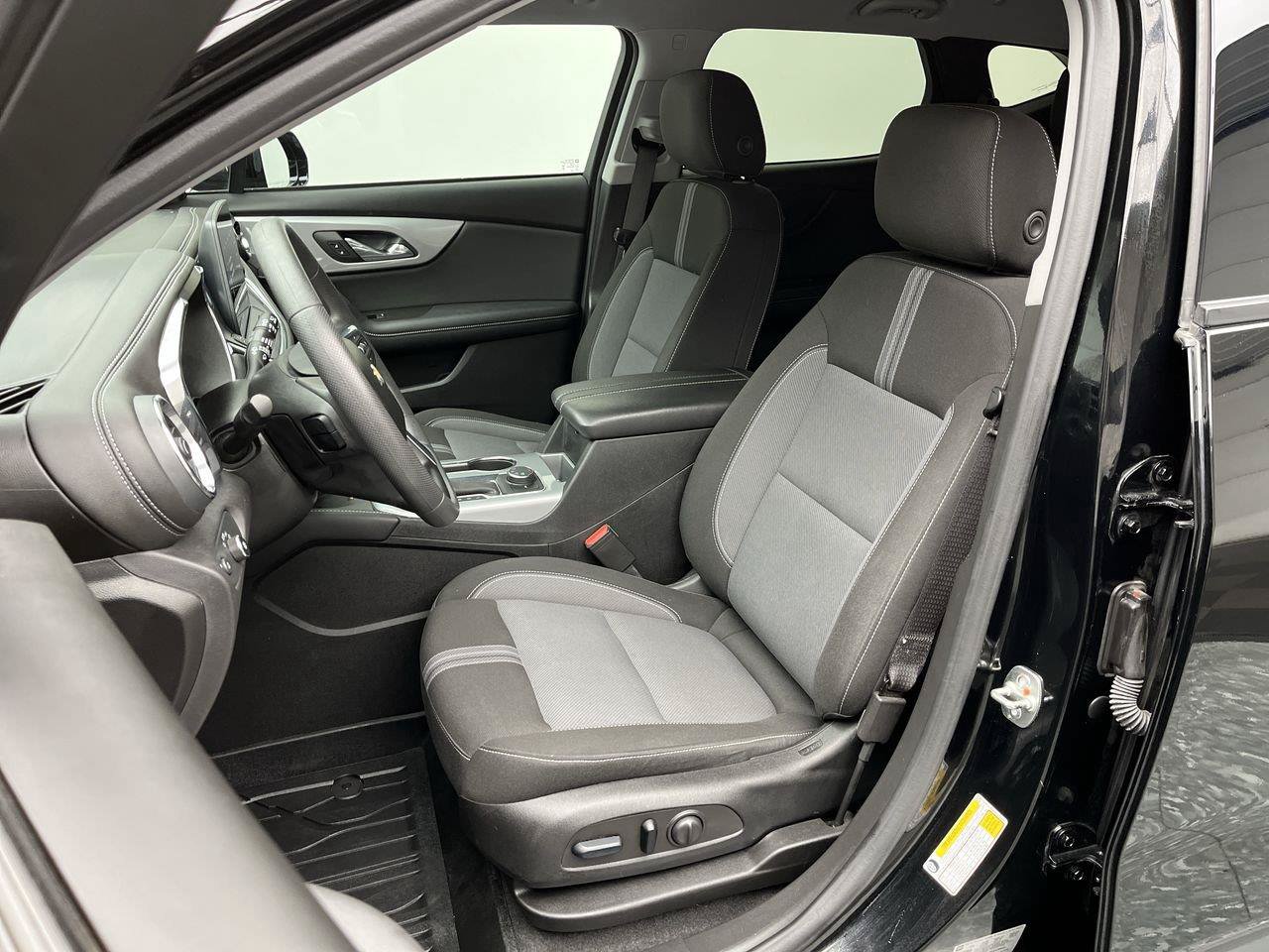 Certified 2024 Chevrolet Blazer LT w/ Convenience Package AWD/4WD image 9