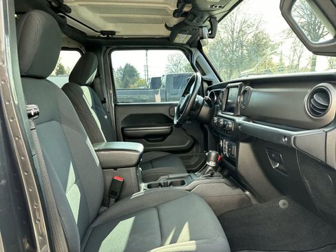 Used 2021 Jeep Gladiator Sport image 4