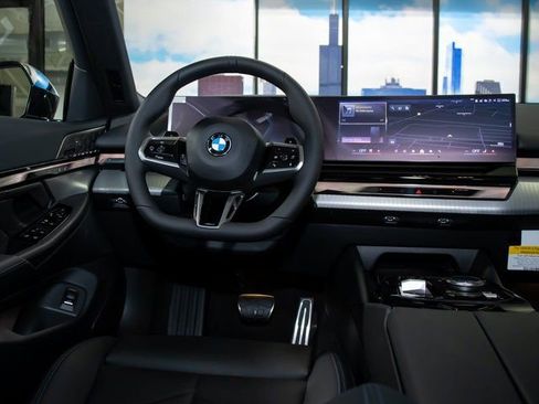 Used 2026 BMW 530i xDrive w/ M Sport Package AWD/4WD image 16