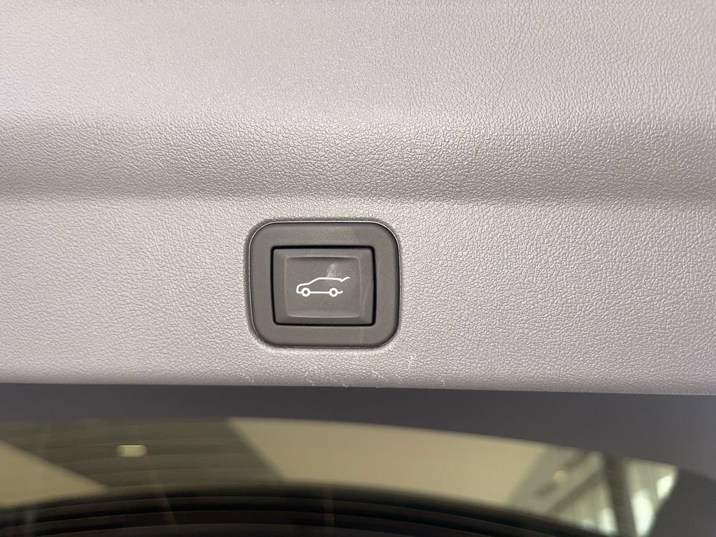 New 2026 Cadillac Escalade IQ Luxury 1 w/ LPO, Floor Liner Package AWD/4WD image 17