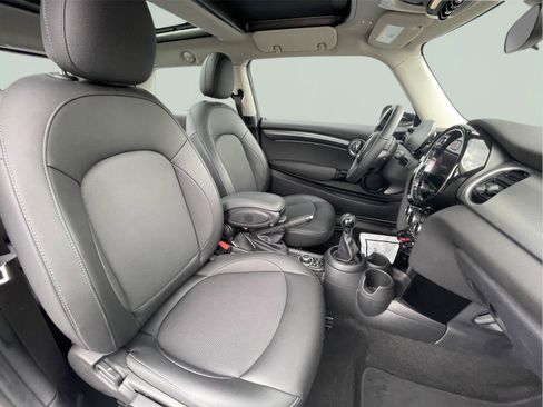 Used 2023 MINI Cooper 2-Door Hardtop image 17