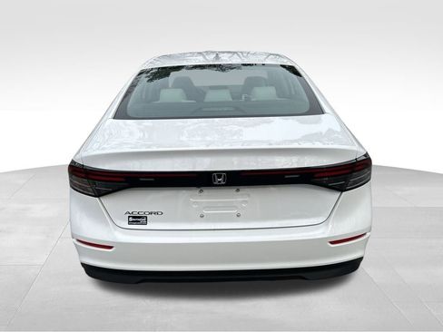 Used 2024 Honda Accord EX image 4