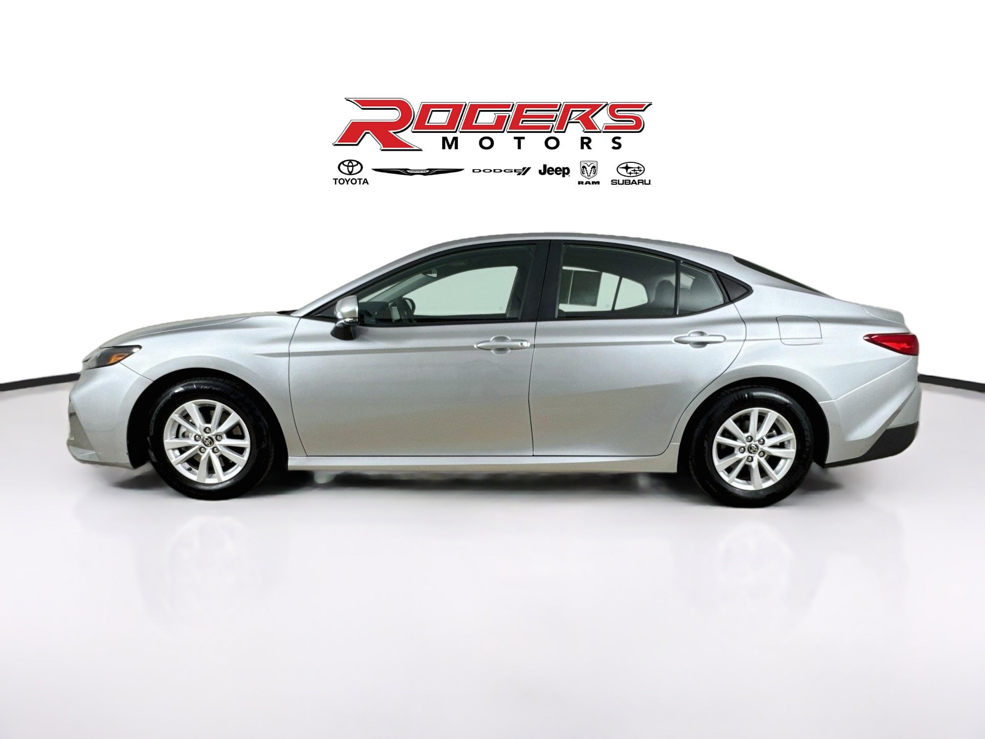 Certified 2025 Toyota Camry LE FWD image 9