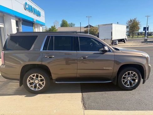 Used 2016 GMC Yukon SLT w/ Open Road Package AWD/4WD image 9
