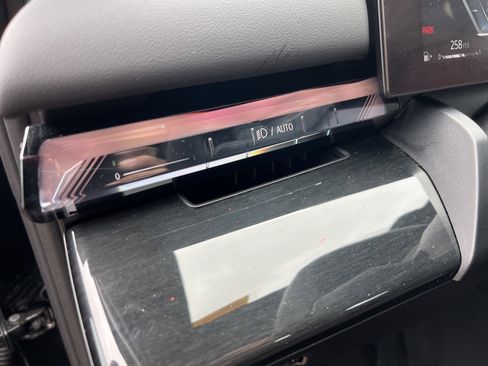 Used 2025 BMW 540i xDrive w/ Premium Package image 37