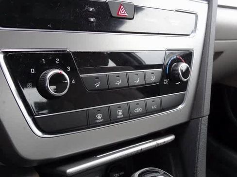 Used 2015 Hyundai Sonata SE image 9