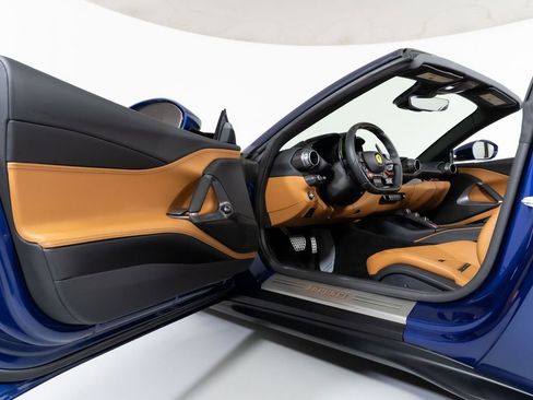 Used 2021 Ferrari 812 GTS Base image 30