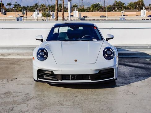 Used 2025 Porsche 911 Carrera image 3