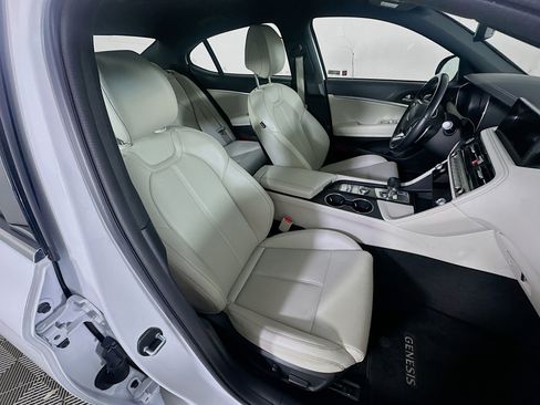 Used 2024 Genesis G70 2.5T image 31
