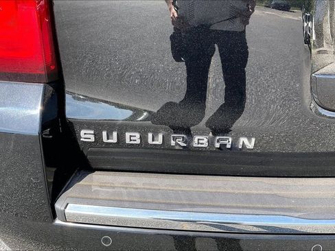 Used 2019 Chevrolet Suburban Premier AWD/4WD image 8