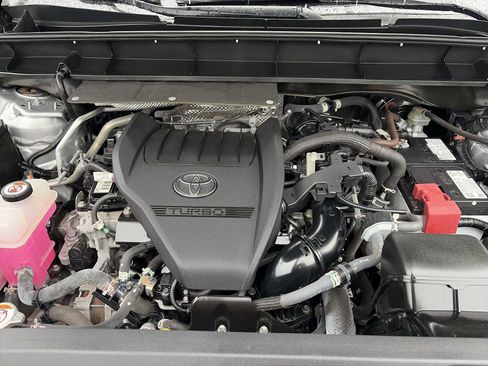 Used 2023 Toyota Highlander L image 17