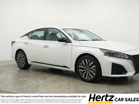 Used 2025 Nissan Altima 2.5 SV image 1