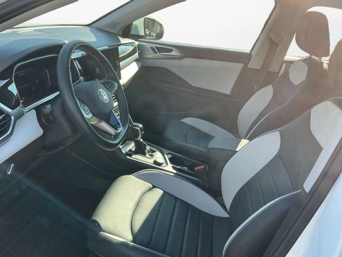 Certified 2025 Volkswagen Taos SEL w/ Black Wheel Plus Package image 11