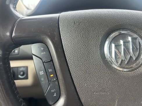 Used 2011 Buick Enclave CXL image 17