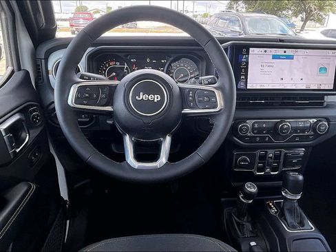Used 2025 Jeep Wrangler Unlimited Sahara AWD/4WD image 8