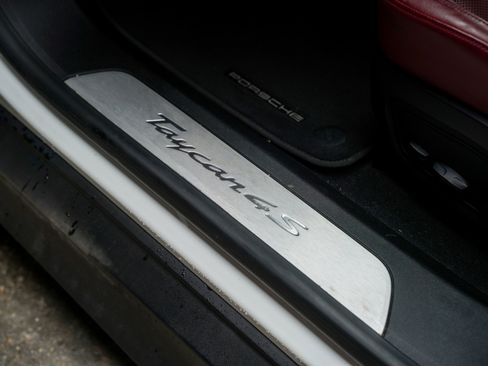 Used 2021 Porsche Taycan 4S image 17