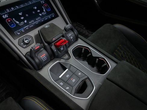 Used 2023 Lamborghini Urus Performante AWD/4WD image 31