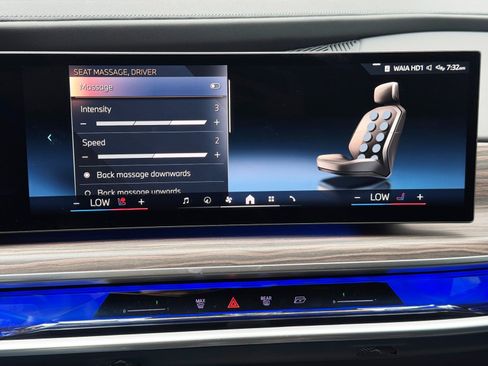 Used 2023 BMW i7 xDrive60 w/ Executive Package 2 AWD/4WD image 31