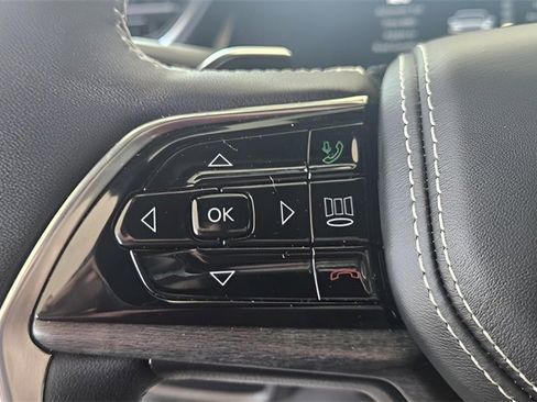 Used 2024 Jeep Grand Cherokee L Overland w/ Luxury Tech Group IV image 34