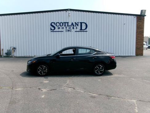 Used 2025 Nissan Sentra SV FWD image 1