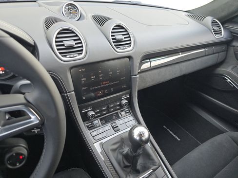 Certified 2025 Porsche 718 Cayman GT4 image 18