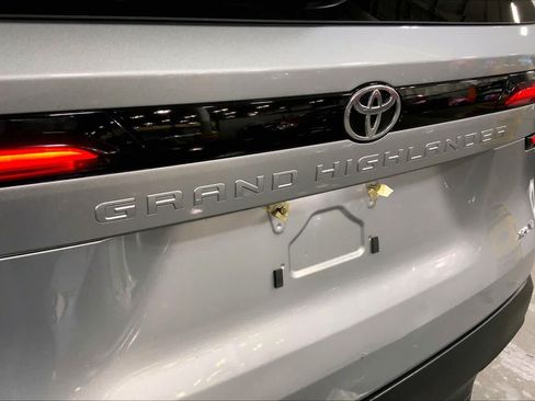 Used 2025 Toyota Grand Highlander AWD image 31