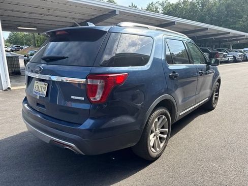 Used 2017 Ford Explorer XLT w/ Equipment Group 202A FWD image 5
