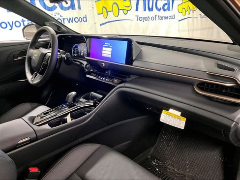 Certified 2025 Toyota Crown Signia image 16