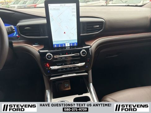 Used 2022 Ford Explorer King Ranch w/ Premium Technology Package image 24