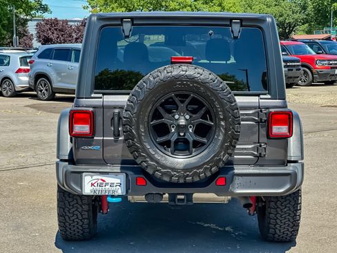 Used 2024 Jeep Wrangler Unlimited AWD/4WD image 4