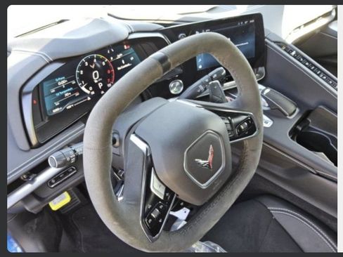 Used 2024 Chevrolet Corvette Stingray Preferred Cpe w/ Battery Protection Package RWD image 7