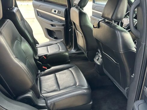 Used 2018 Ford Explorer XLT w/ Equipment Group 202A image 13