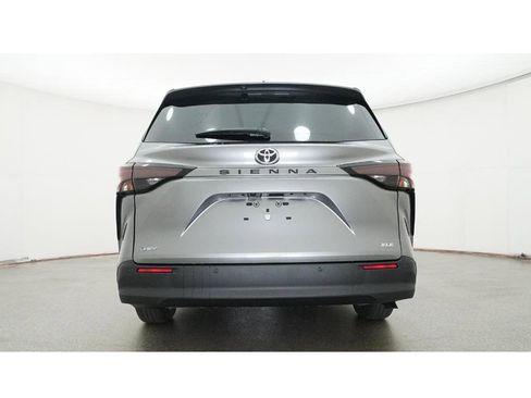 New 2026 Toyota Sienna XLE image 23