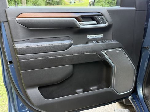 Used 2025 GMC Sierra 1500 Denali AWD/4WD image 4