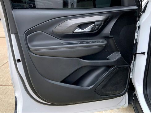 Used 2023 GMC Terrain SLE image 22