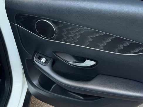 Used 2018 Mercedes-Benz GLC 300 image 25