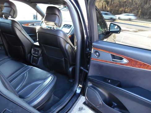 Used 2016 Lincoln MKX Reserve FWD image 19