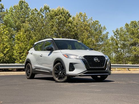 Used 2022 Nissan Kicks SR w/ Interior Electronics Package image 2