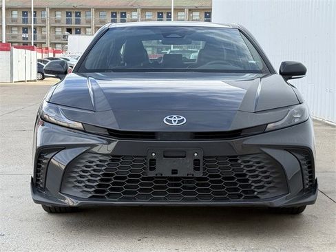 Used 2025 Toyota Camry SE image 8