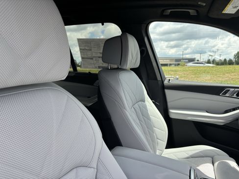 New 2026 BMW X5 xDrive40i w/ M Sport Package AWD/4WD image 21